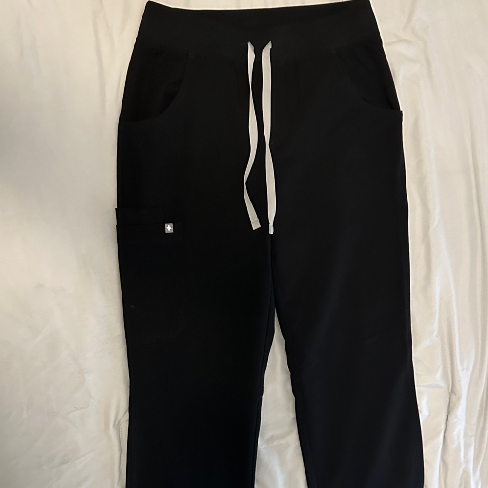 FIGS Kade black scrub pants. Size S/tall